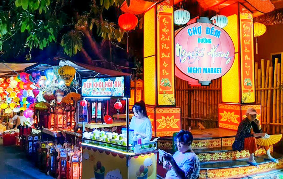 Hoi An Night Market Food Scene