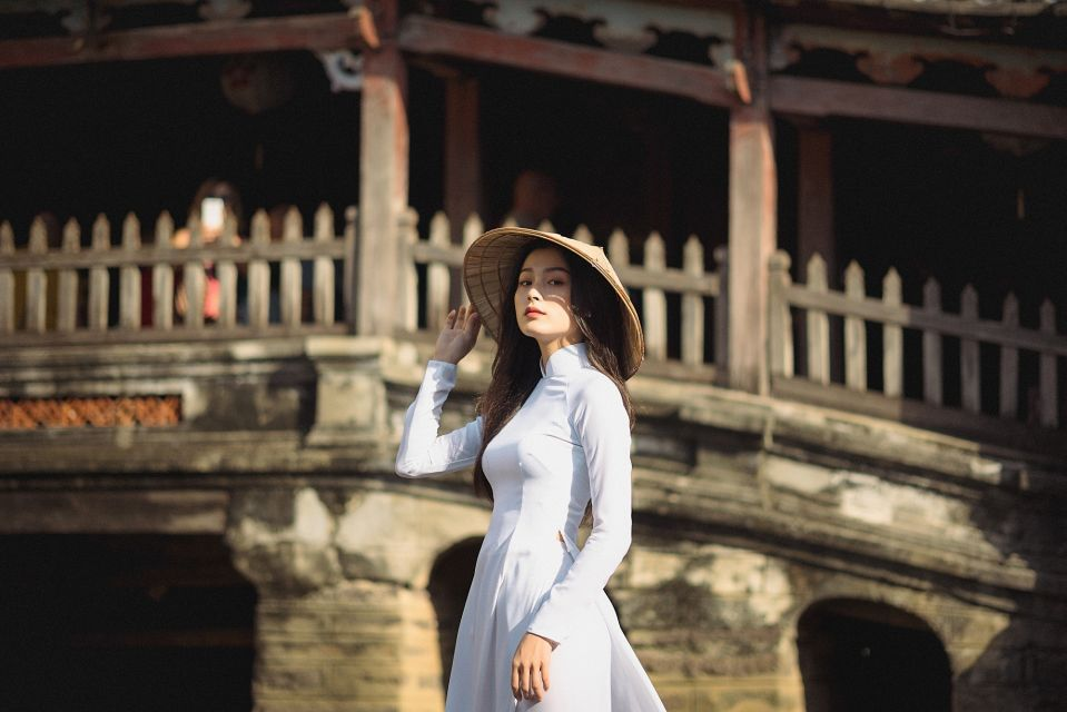 Portrait-in-ao-dai-under-lanterns-on-Nguyen-Thi-Minh-Khai-Street