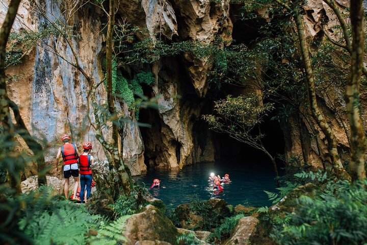 Hang Nuoc Nut cave Quang Binh